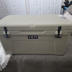 YETI  65 COOLER