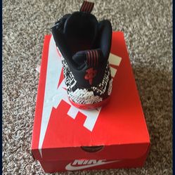 Nike Foams Size 8