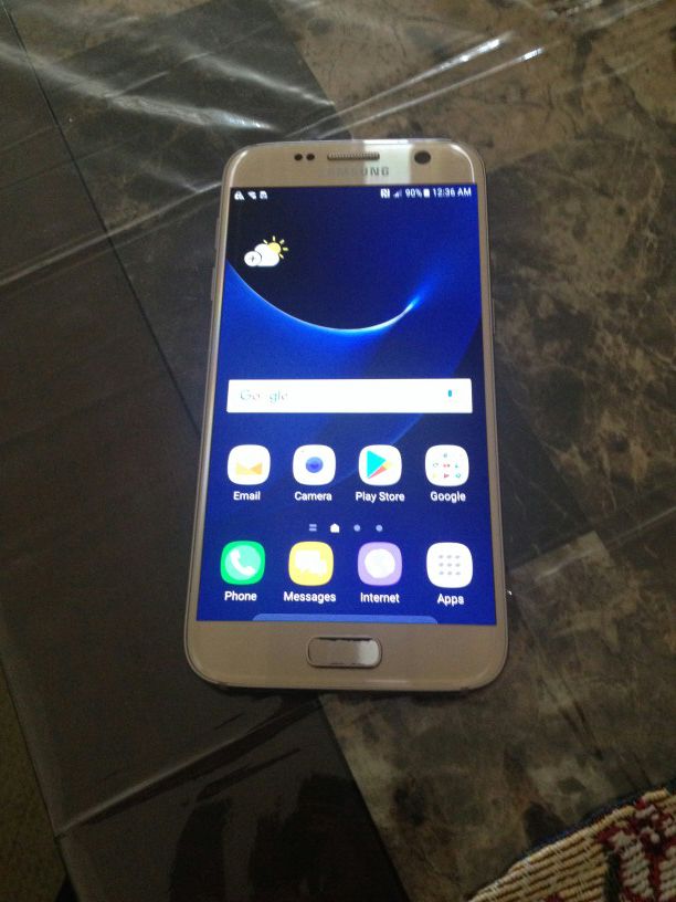 Gold Galaxy S7 fully unlocked no cracks asking for $150 or best offer must go