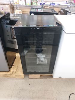 WineEnthusiast 33 wine bottle fridge