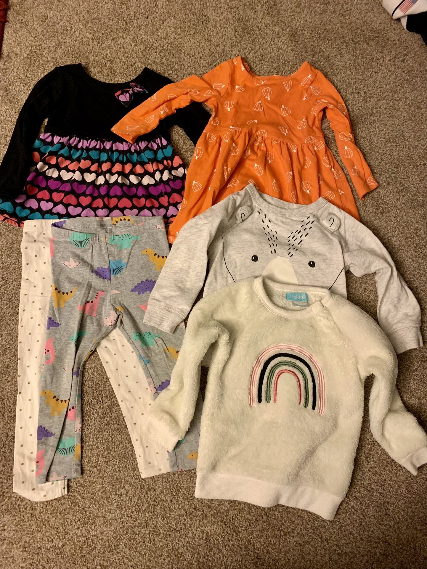 Like NEW Toddler girls Clothing In Size 2T