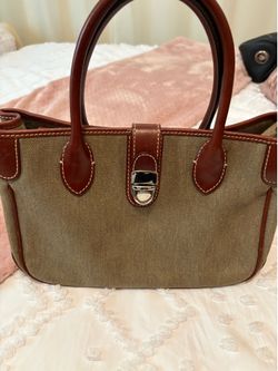 Authentic Dooney and Bourke Large Purse. $35.00