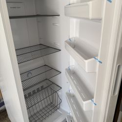 Frigidaire 15.5-cu ft Upright Freezer
