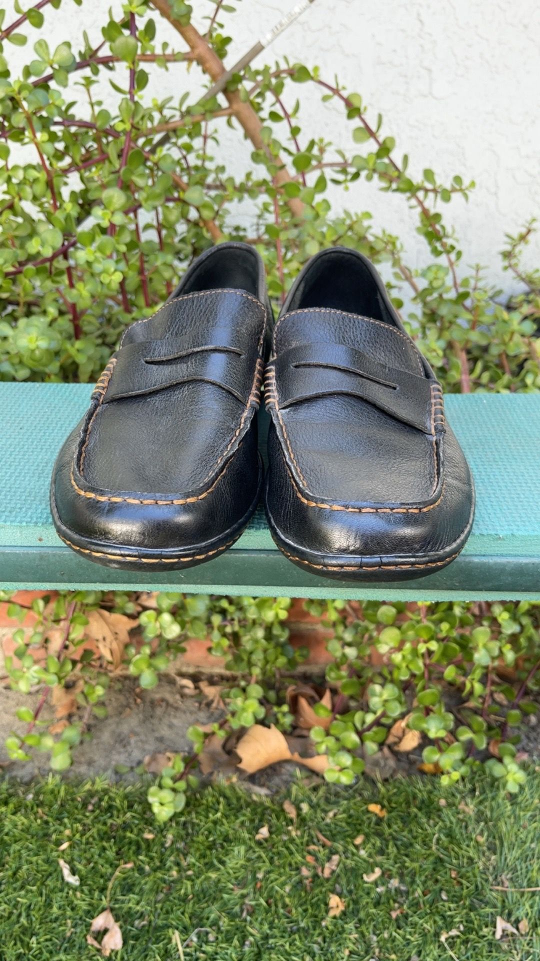 Born Men's Black Leather Penny Loafers Moc Toe Slip On Shoes Size 9.5M