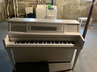 Upright piano
