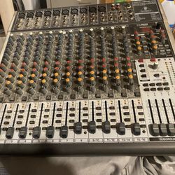 Behringer X2442usb Mixer