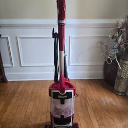 SHARK Vacuum 