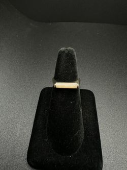 14k yellow gold W coral stone 