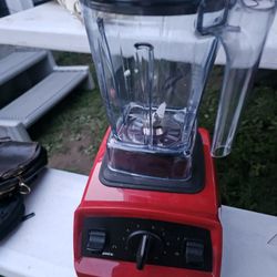 Vitamix Explorian Blender VM0197  Red 64 oz-- Like New, Used Twice.
