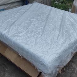 King Size Mattress Memory Foam Serta icomfort  (Mattress Only) 