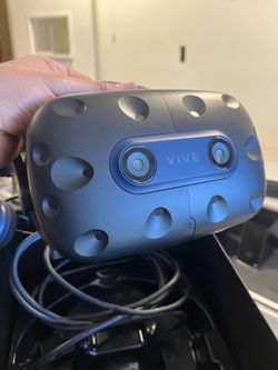 HTC Vive Pro 2 VR Headset HMD only- 5k resolution PCVR w / integrated audio Small crack in one of the external lens. Check the picture for more detail