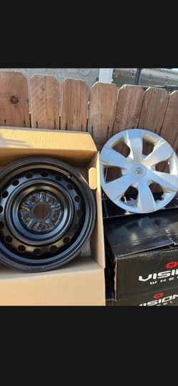 Toyota Steel Wheel with Hubcap