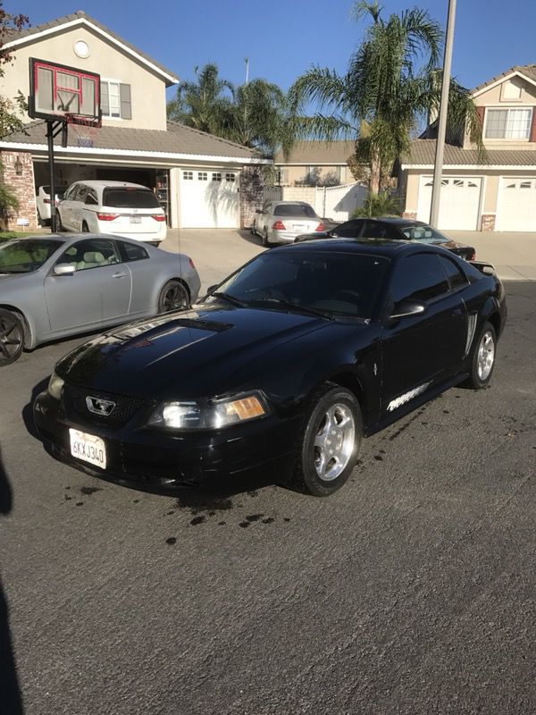 03 Ford Mustang v6 Low Miles