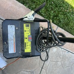 CHARGE IT! 4735 Wheeled Battery Charger (40/20/5/200 Amp. 6/12 Volt)
