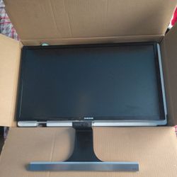  Samsung 28 inch 4K UHD LED Display Monitor 