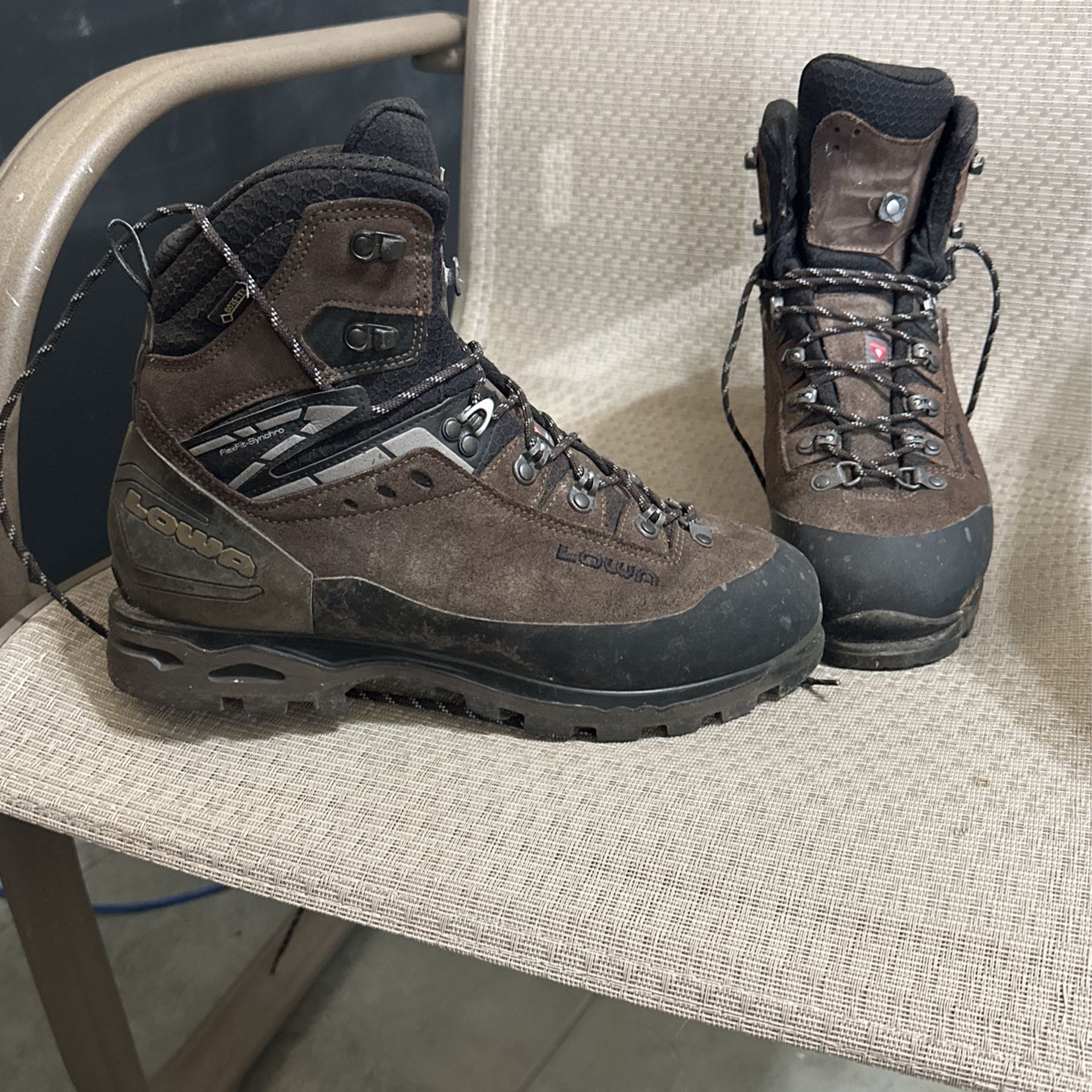 Lowa Mountaineer Boot/Hiking/Hunting 10.5