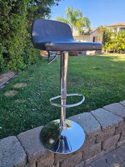 Adjustable height stool