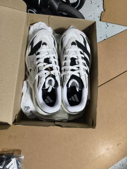 brand new adidas sneaker, size 8