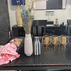2 Vases