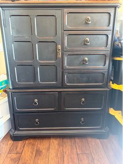 Chest/armoire