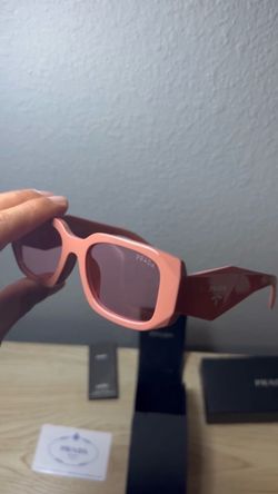 Pink pradas