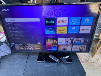 Tv LG tv with Roku stick with remote LG tv MAKE AN OFFER!