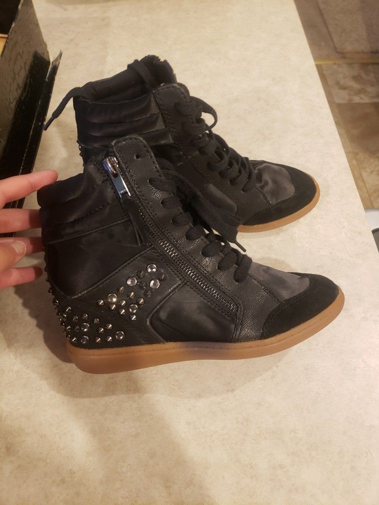 Size 6 Aldo Wedges