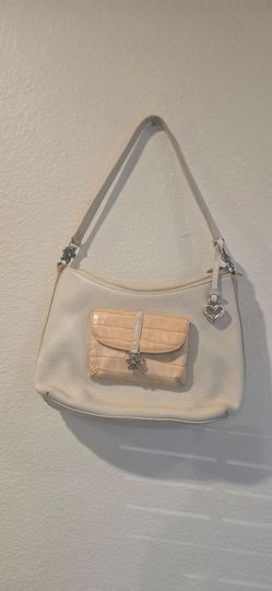 vintage Brighton white pebbled leather shoulder purse featuring a beige faux-crocodile embossed front pocket and signature silver-toned hardware charm