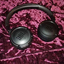JBL Headphones (Great Quality And Battery Life)