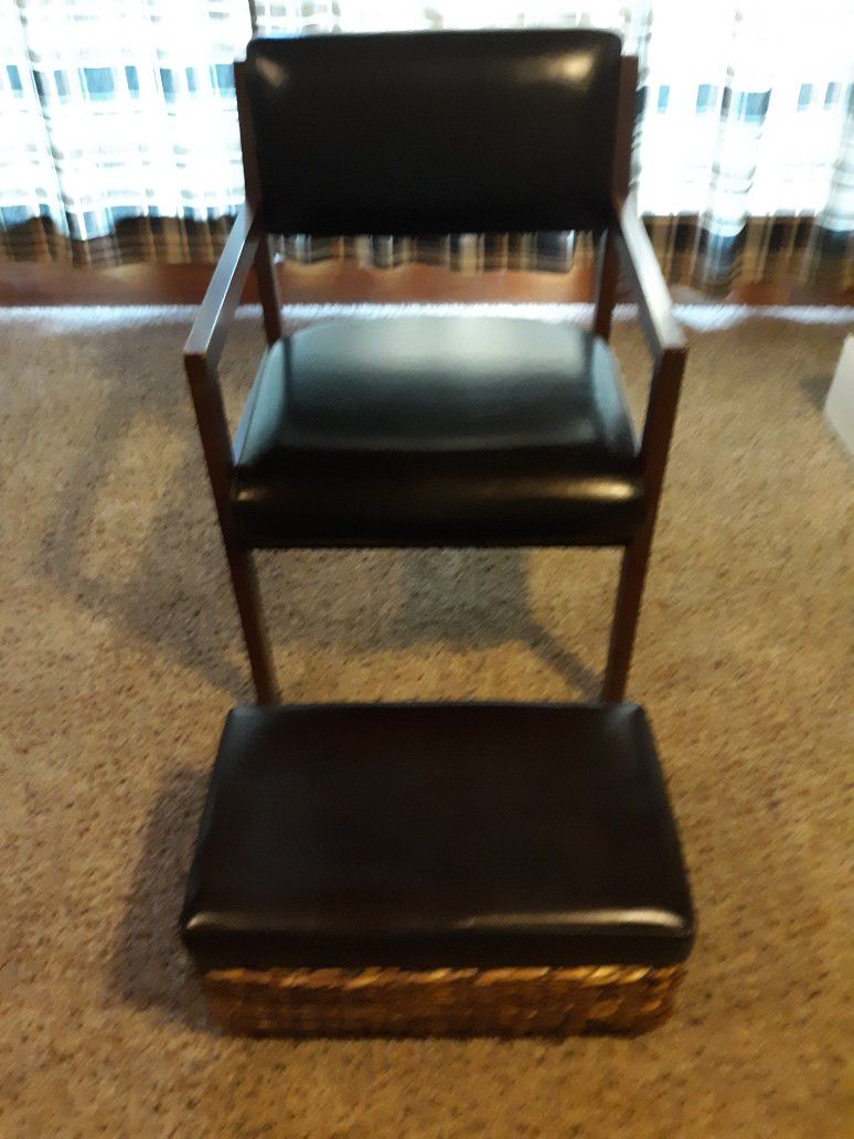 Black Vinyl Chair With Wood Arms And Ottoman