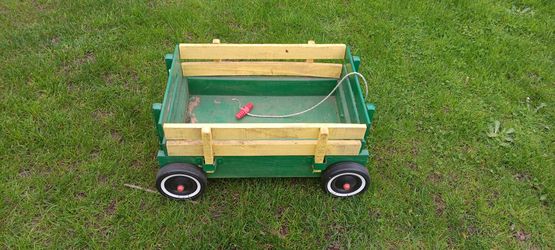 Toy wagon  ( Offer Up Please Post)