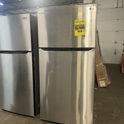 ❄️ NEW 33” LG 23.8 Cu. Ft. Top Freezer Refrigerator with Internal Water Dispenser Stainless Steel