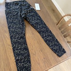 Brand new Tavi high waisted 7/8 tight, size M, signature TaviSculpt fabric, in Flourish print (Black base)