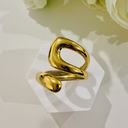 Stylish Golden 18k Gold Ring