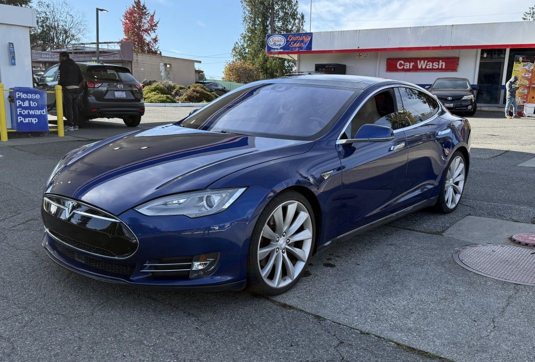 2015 Tesla Model S 70D