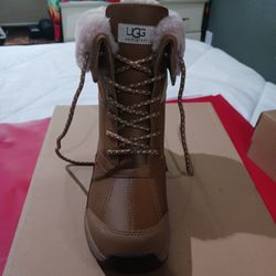 Brand New Hugg 7.5  Perfect For Snow Or Those Perfect Cold Weather