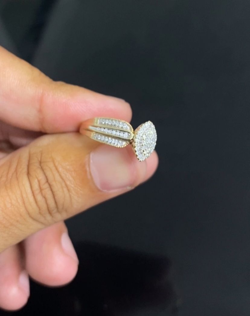📍 Anillo de Oro 10K con Diamantes – Set de Compromiso / Boda