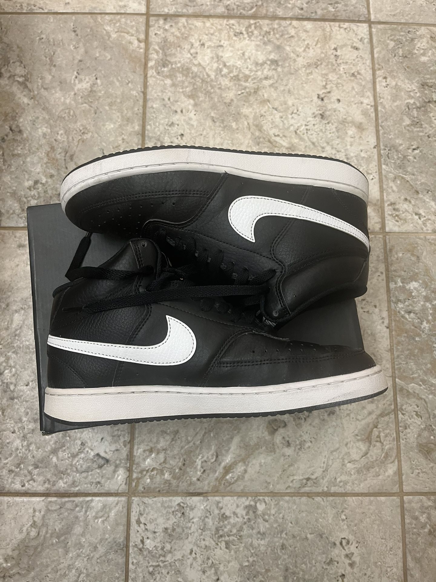 Women’s Size 8 Mid top Nike Shoes