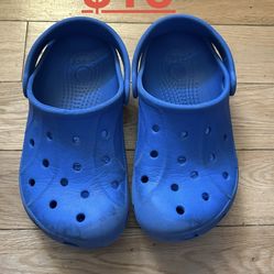 Junior Kids Size 1 Blue Crocs