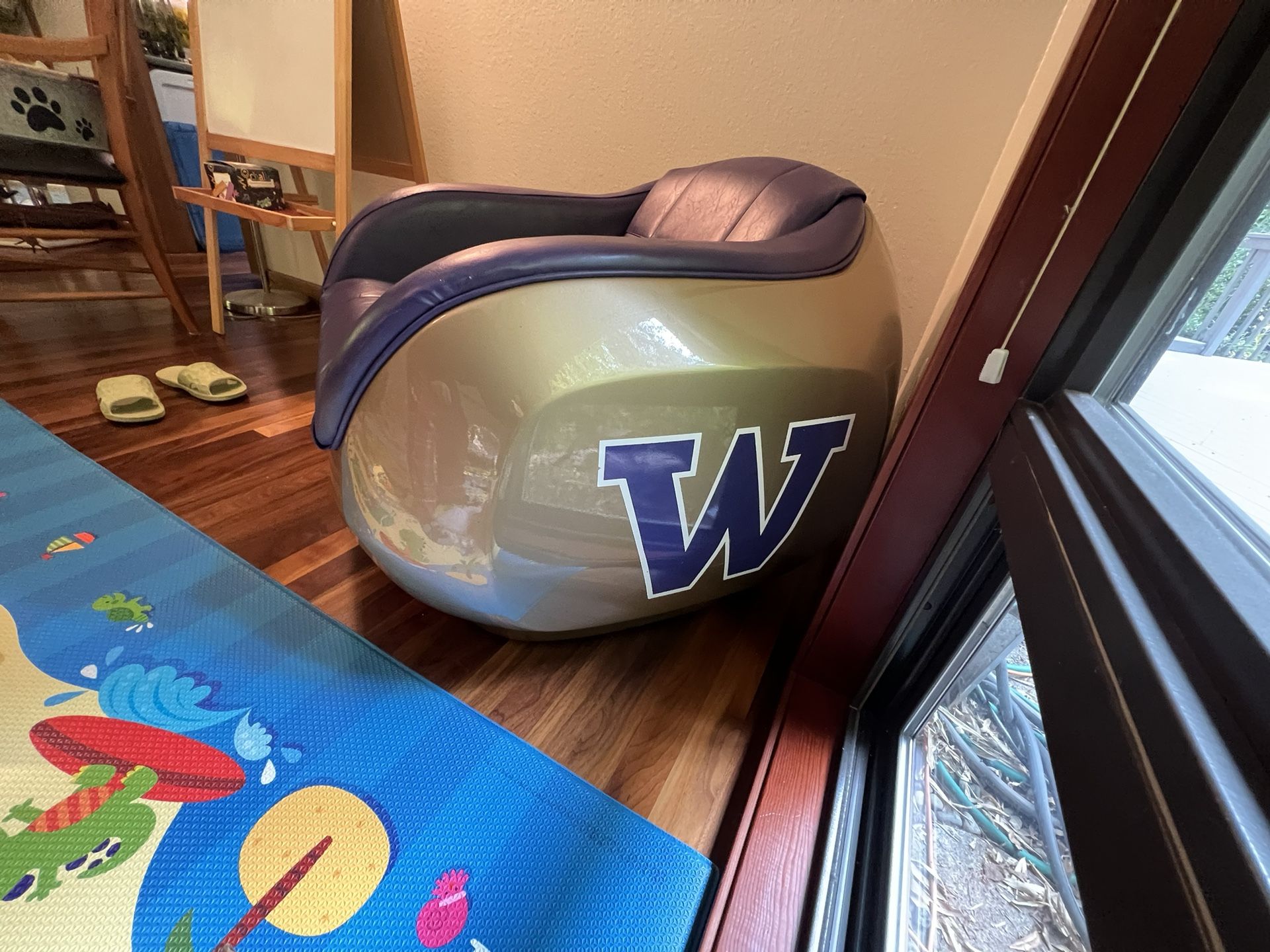 University of Washington Lounge Chair