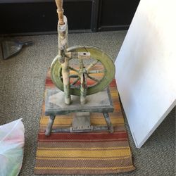 Antique spinning wheel