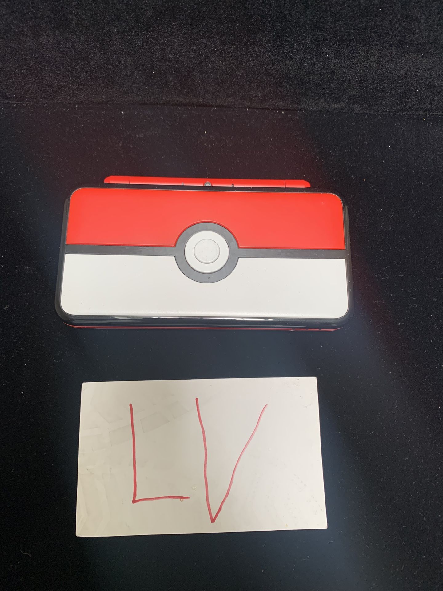 New Nintendo 2DS XL Poke ball Edition