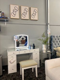 WHITE VANITY 