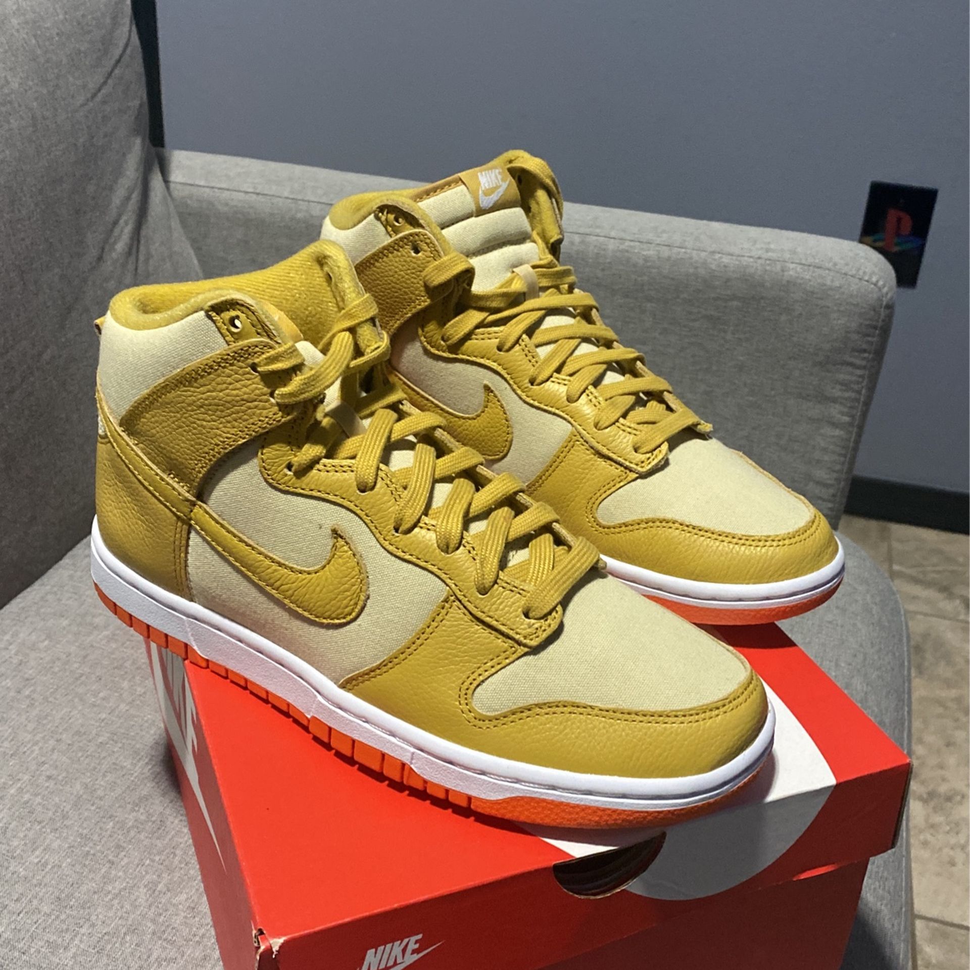 Brand New Nike Dunks 8.5