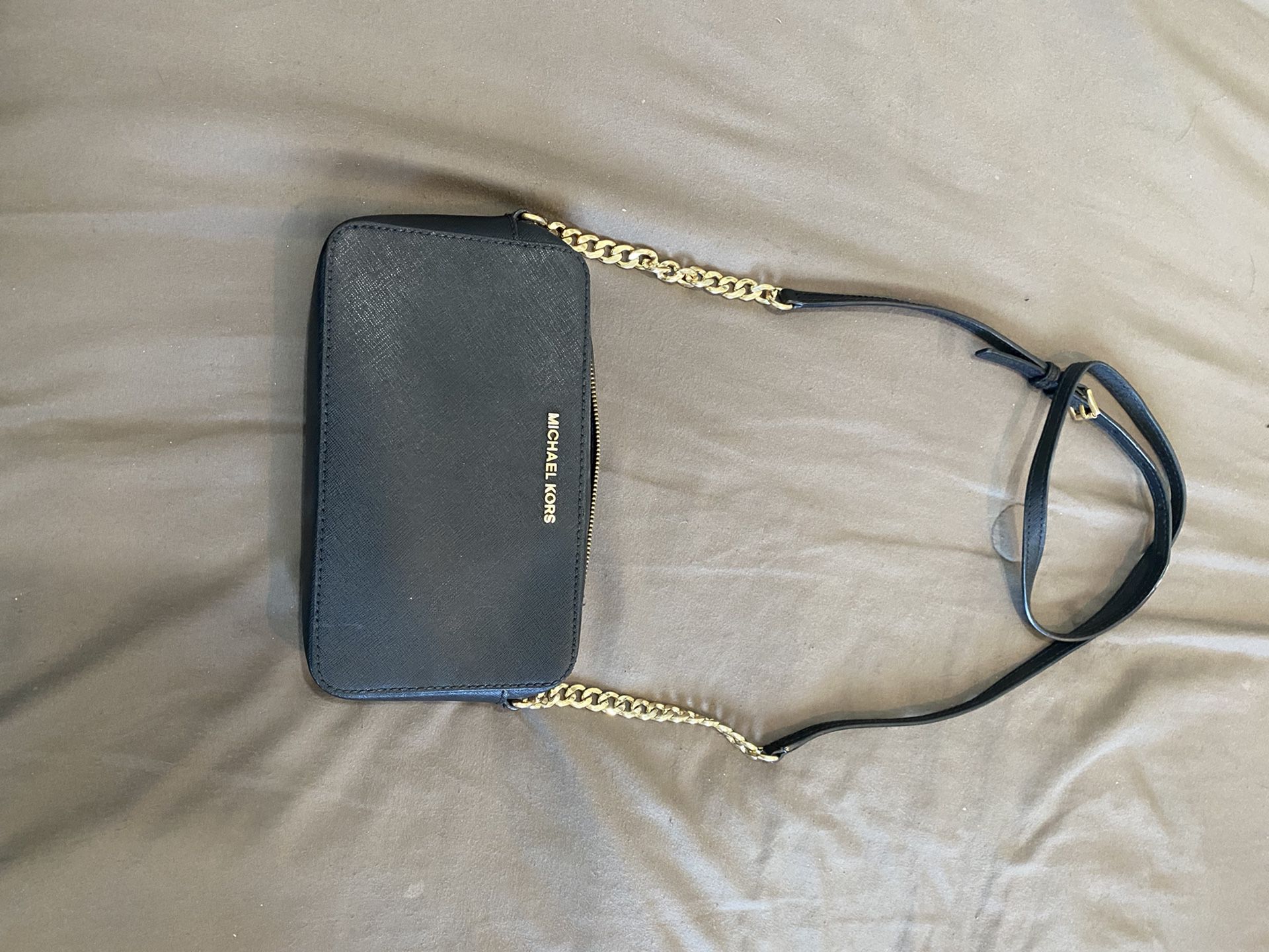 New Authentic Michael Kors Hendrix Extra Small Crossbody Bag for Sale in  Edmonds, WA - OfferUp