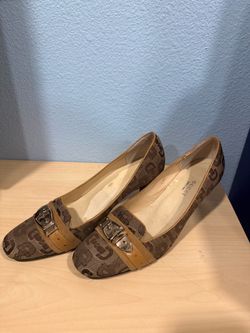 Vintage Gucci GG Monogram Canvas Leather Buckle Kitten Heel Pumps Brown Y2K