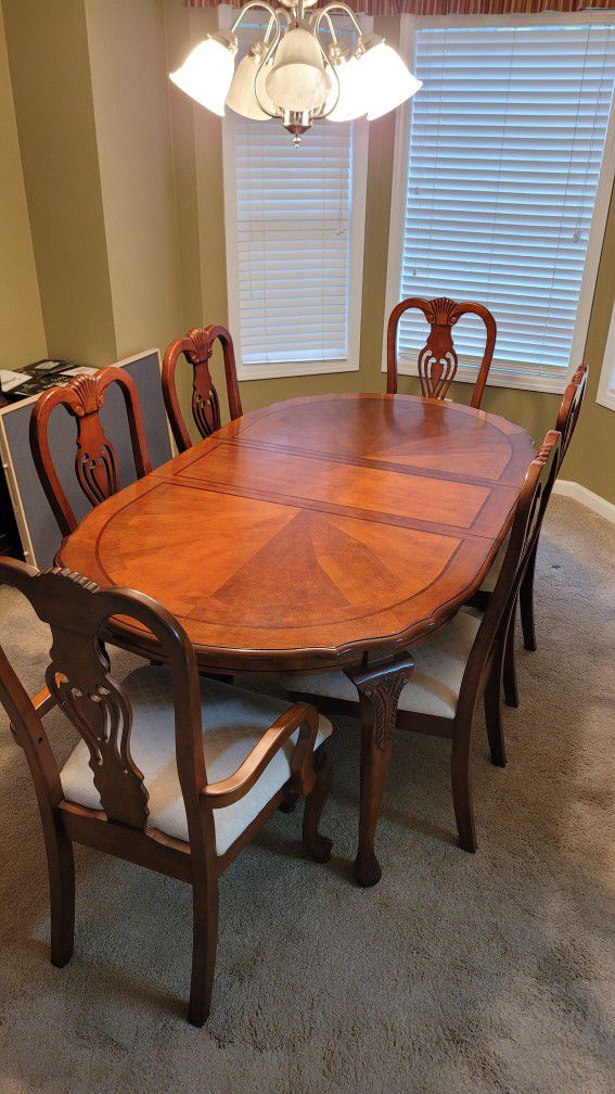 Dining Table W/ 6 Chairs