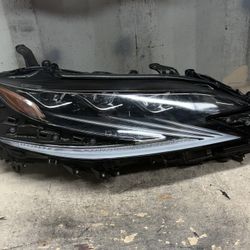 2018 2019 2020 Lexus LS500 Right Passenger Side Headlight OEM
