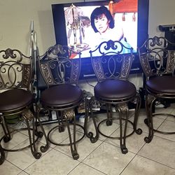 4 Bar Stools 