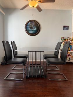 Dining table and 4 chairs